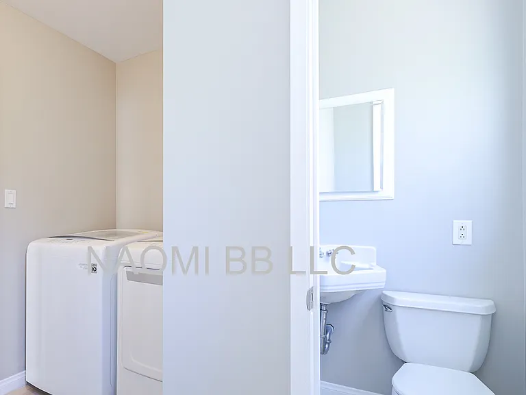 501 N Naomi St — Photo 16
