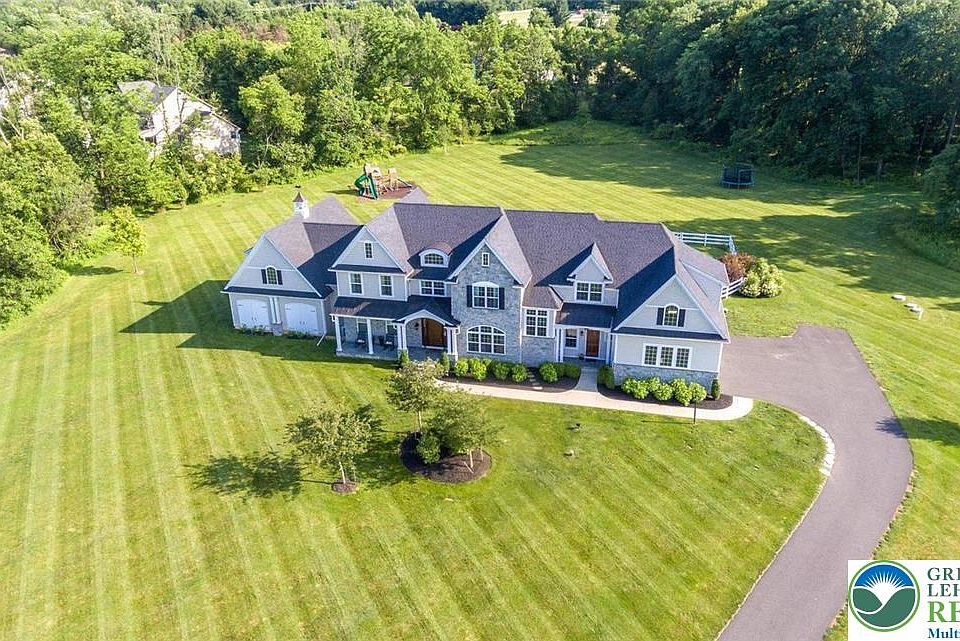 1st image of 715 Arrowhead Ln