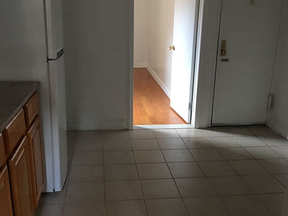 2nd image of 112 Madison St APT 3R