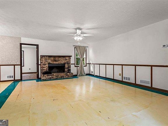 5th image of 145 Carriage Cir