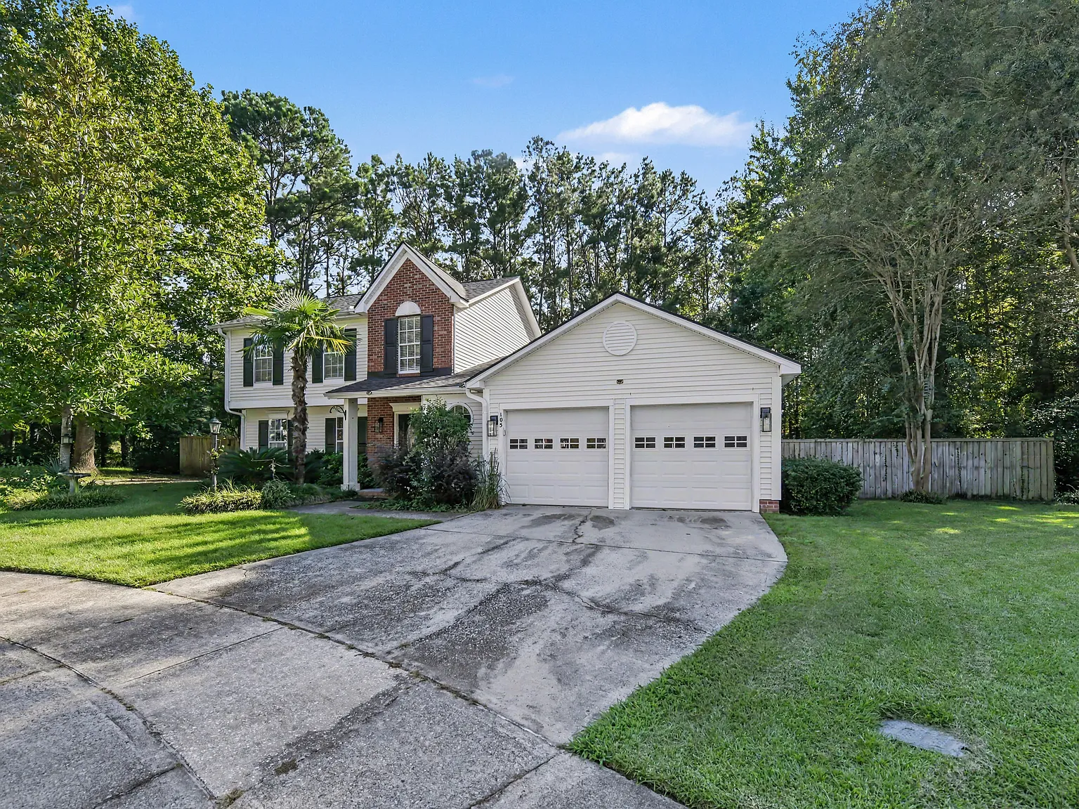 3 bed, 2.5 bath, 1934 sqft, $2,500 — Photo 2