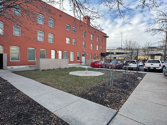 5th image of 111 24th St APT 204