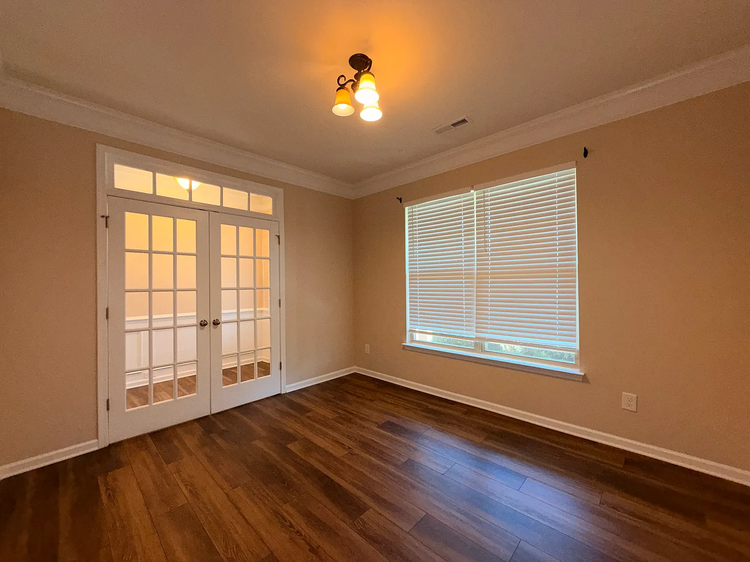 5 bed, 3042 sqft, $3,000 — Photo 3