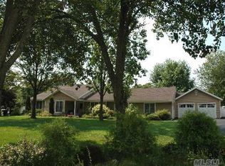 11 Inwood Rd, Saint James, NY 11780