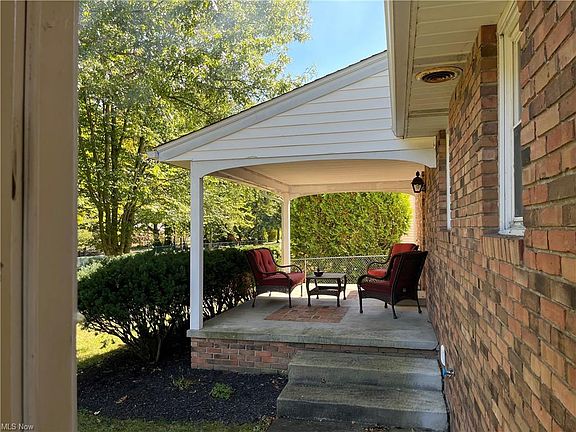 4th image of 909 Mount Auburn Dr
