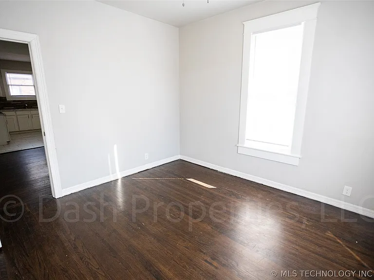 2604 E 7th St S — Photo 35