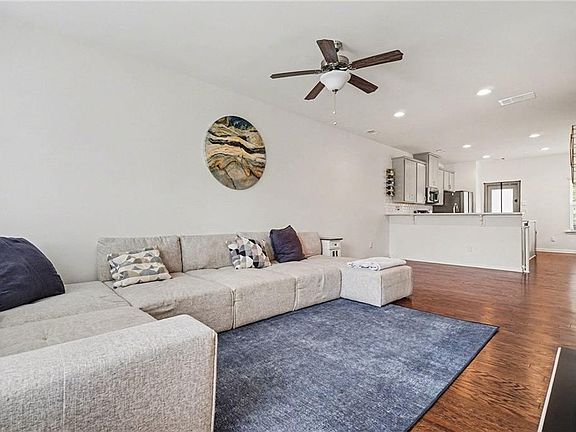 5th image of 809 Ambient Way SW