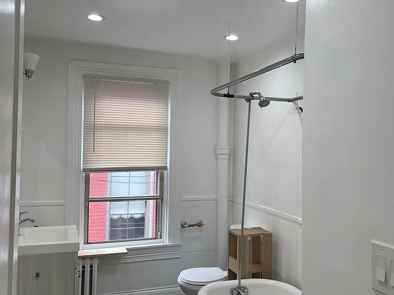 22 E Eager St #3R — Photo 8