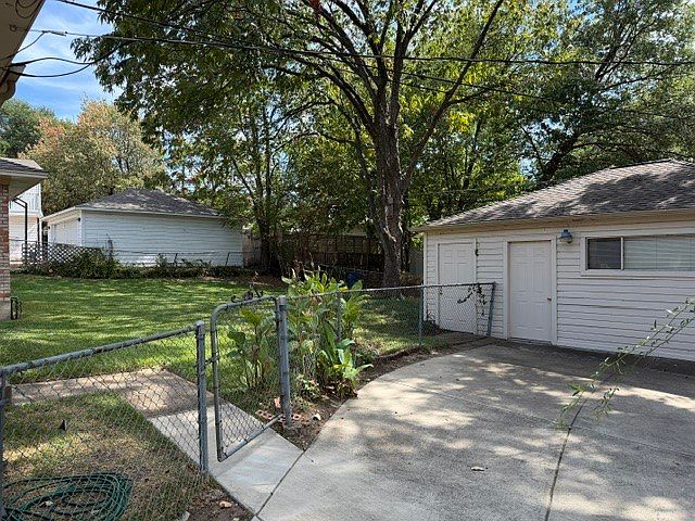 2nd image of 10106 Shadyview Dr