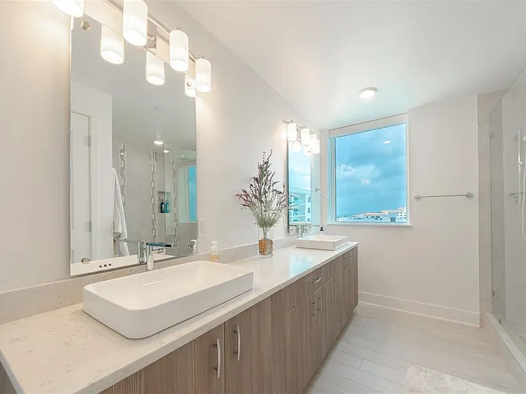 15 Avalon St #702 — Photo 18