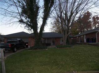 11049 Folkstone Dr, Yukon, OK 73099