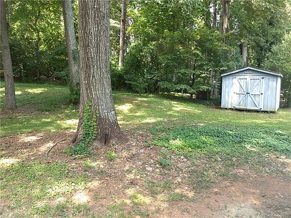 5th image of 8818 New Oak Ln