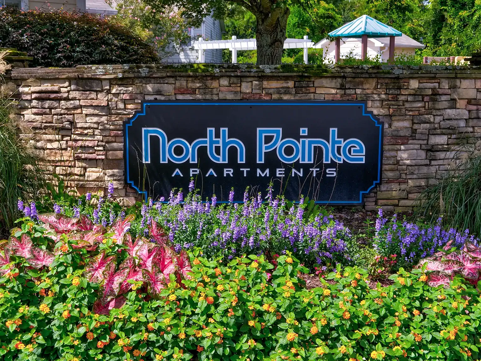 North Pointe Apartments — Photo 1