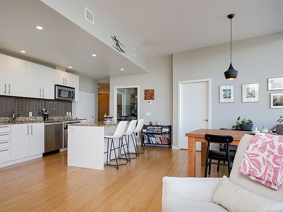 4th image of 399 Tyee Rd #105