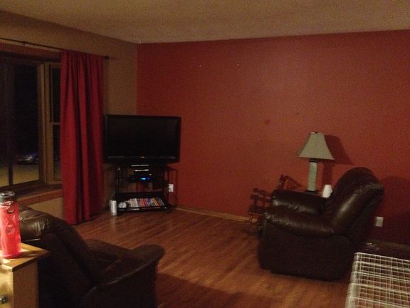 4th image of 725 Terrace Dr