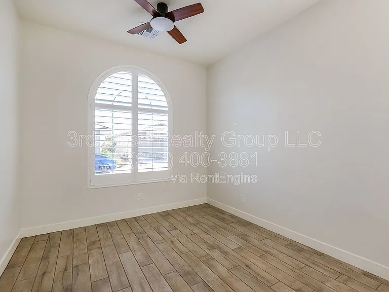 20363 W Sells Dr — Photo 14