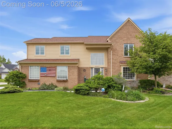 42447 Sheridan Dr, Clinton Township, MI 48038