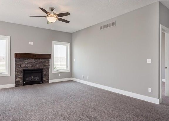 5th image of 120 Aspen Dr NE