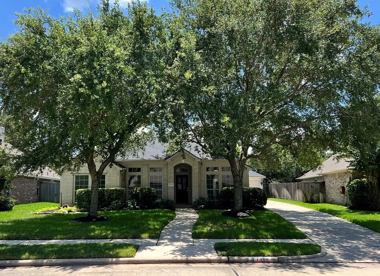 3 bed, 2080 sqft, $2,300 — Photo 2