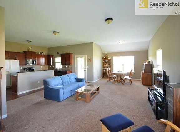 Wonderful open floor plan, easy to maintain and entertain