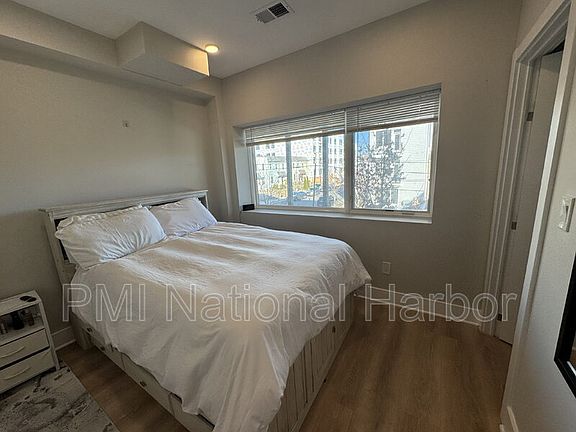 4th image of 820 18th St NE Unit 201