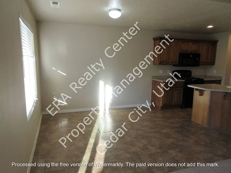 4276 W 300 N — Photo 3