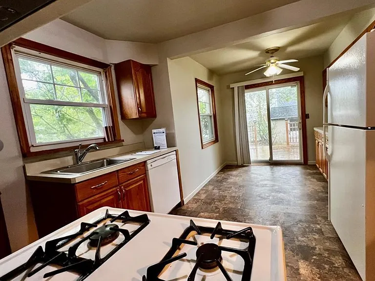 131 Goldenrod Ave — Photo 5