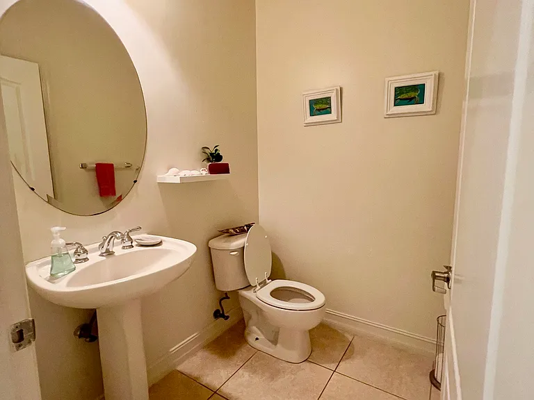 724 SW 47th St #209 — Photo 2
