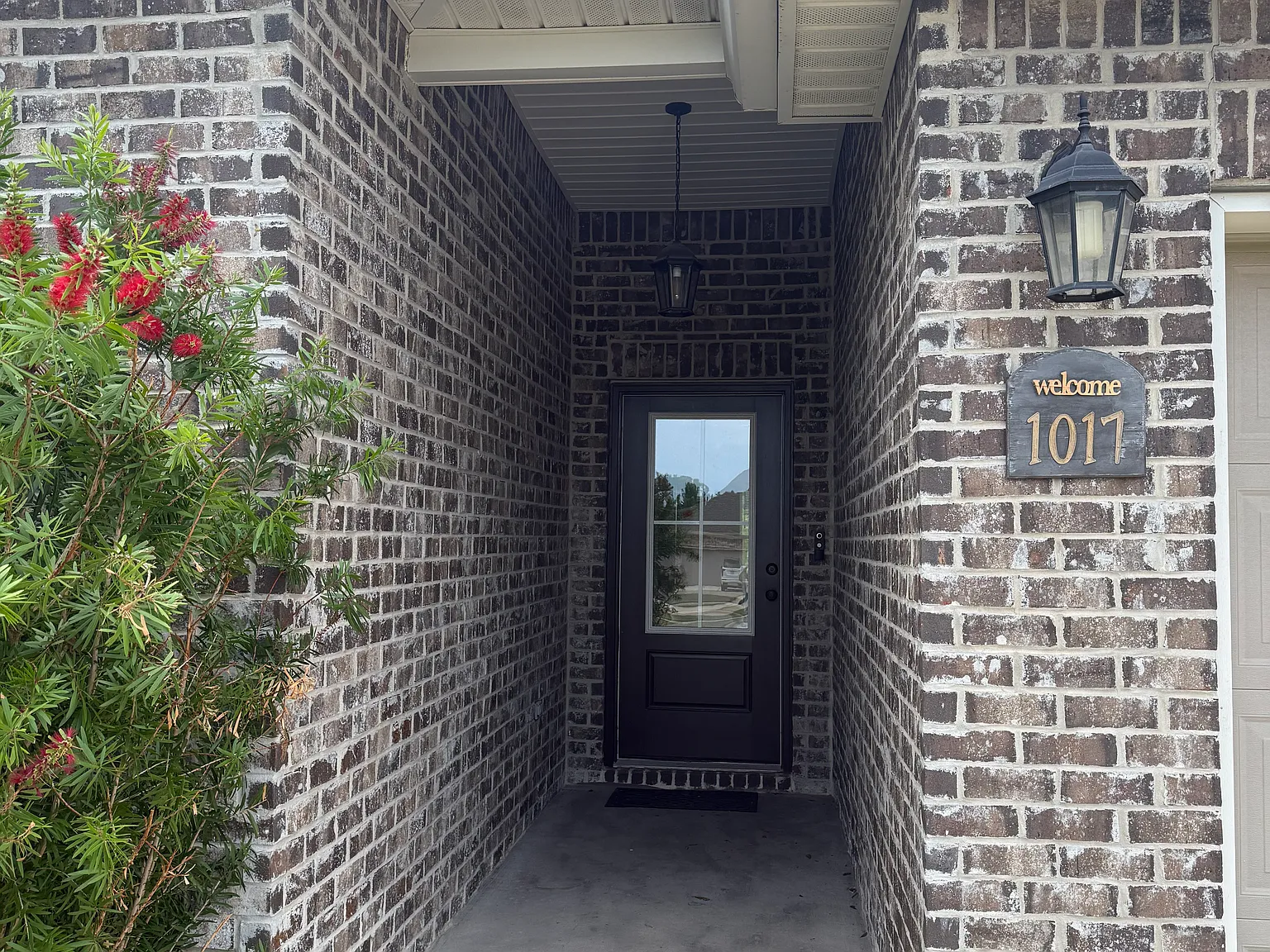 3 bed, 1946 sqft, $2,200 — Photo 2
