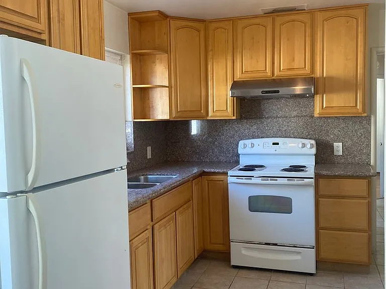 332 Pacific Ave — Photo 6