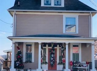 10 S 6th St, Youngwood, PA 15697