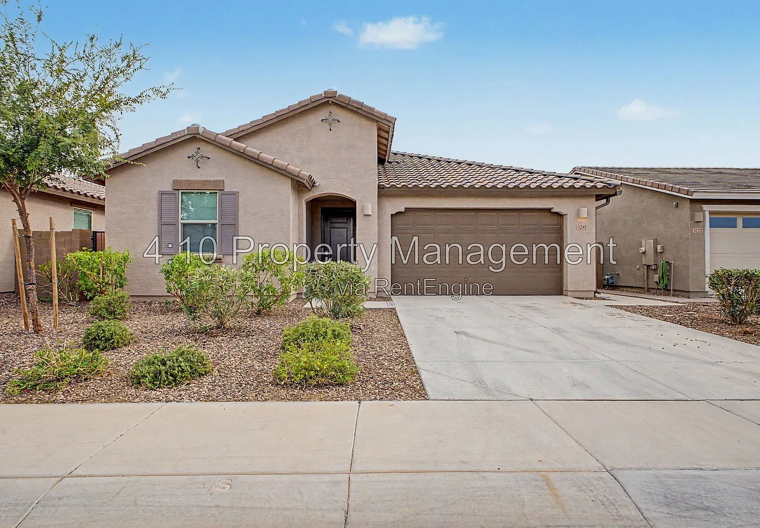 4 bed, 3.0 bath, 2524 sqft, $2,400 — Photo 1