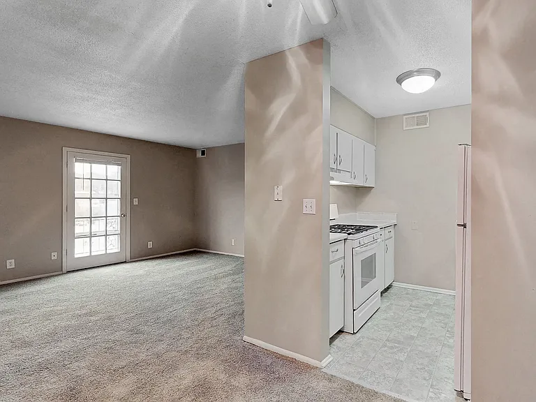 Westwood Apartments — Photo 22