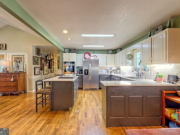 5th image of 476 Franklin St