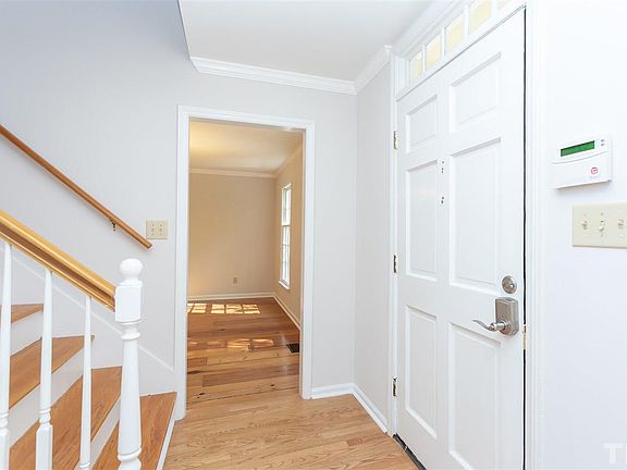 4th image of 2478 Foxwood Dr