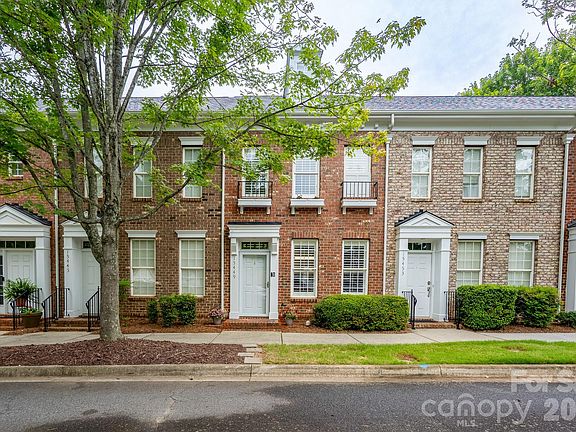 2nd image of 15449 Goodwood St