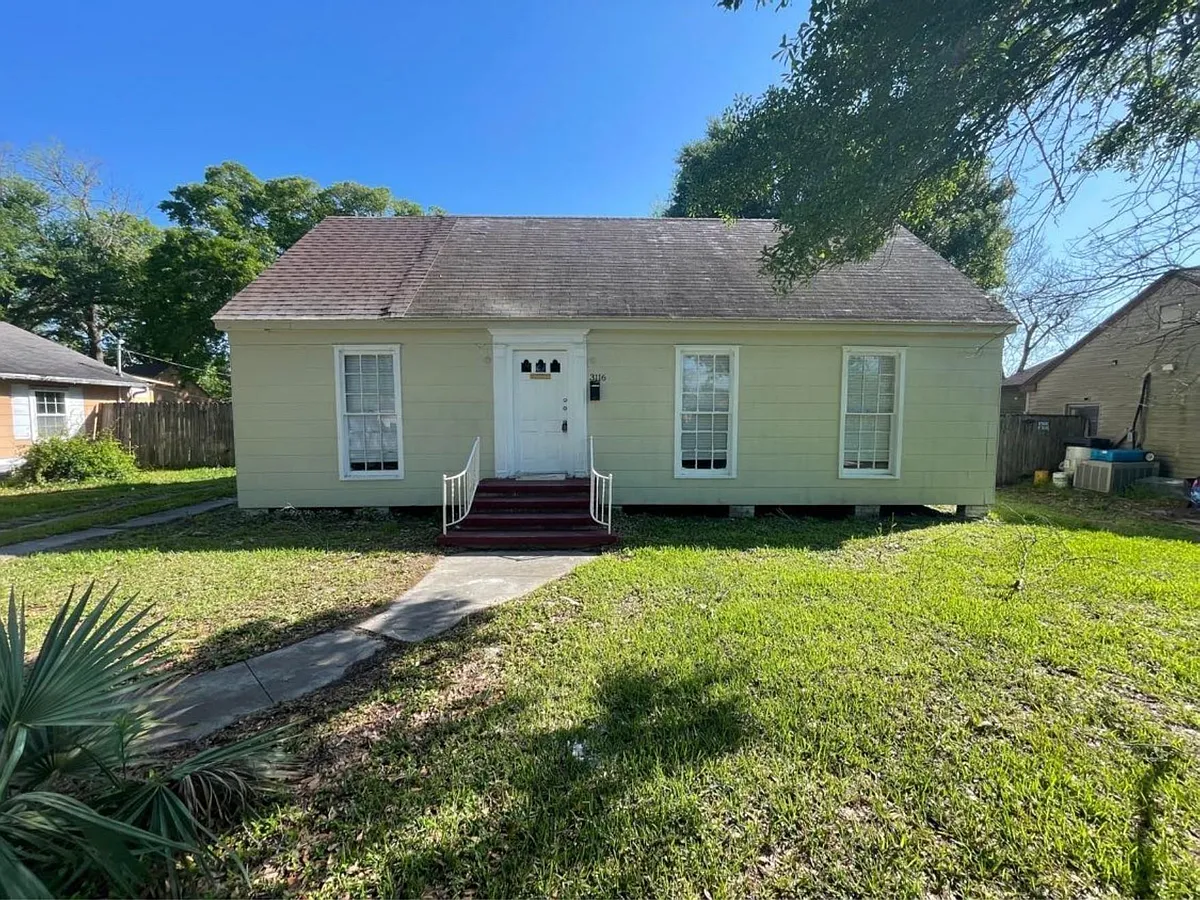 Building Photo - 3116 Alamo Ave
