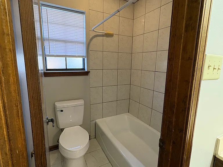 2730 S Meadowood Ave — Photo 17