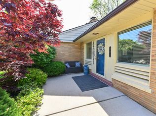 321 Lakecrest Dr, Racine, WI 53402