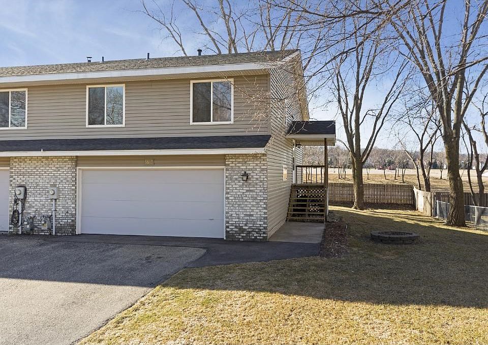 Maintenance-free siding, and newer windows.  Located in a high-demand n'borhood that is close to everything!

NO HOA DUES / FEES!