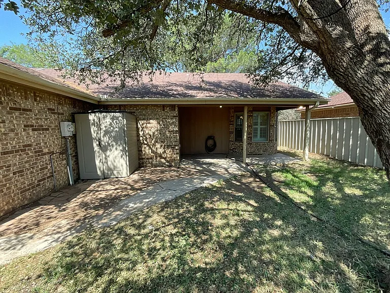 2407 Arbor Cir — Photo 10
