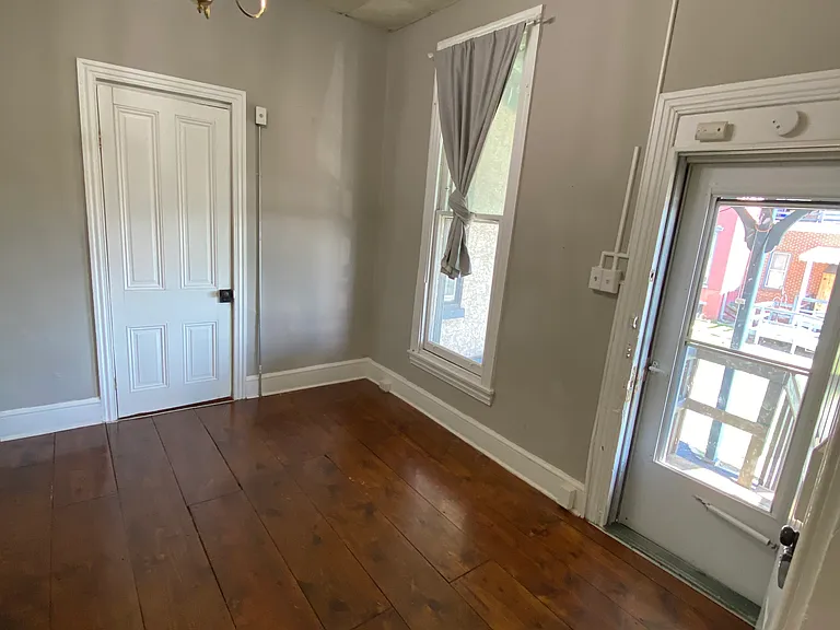 634 N 3rd St #1C — Photo 7