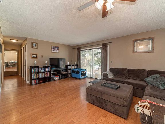 2nd image of 308 NE 121st Ave