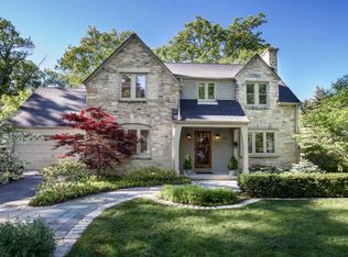 414 E Daphne Rd, Fox Pt, WI 53217