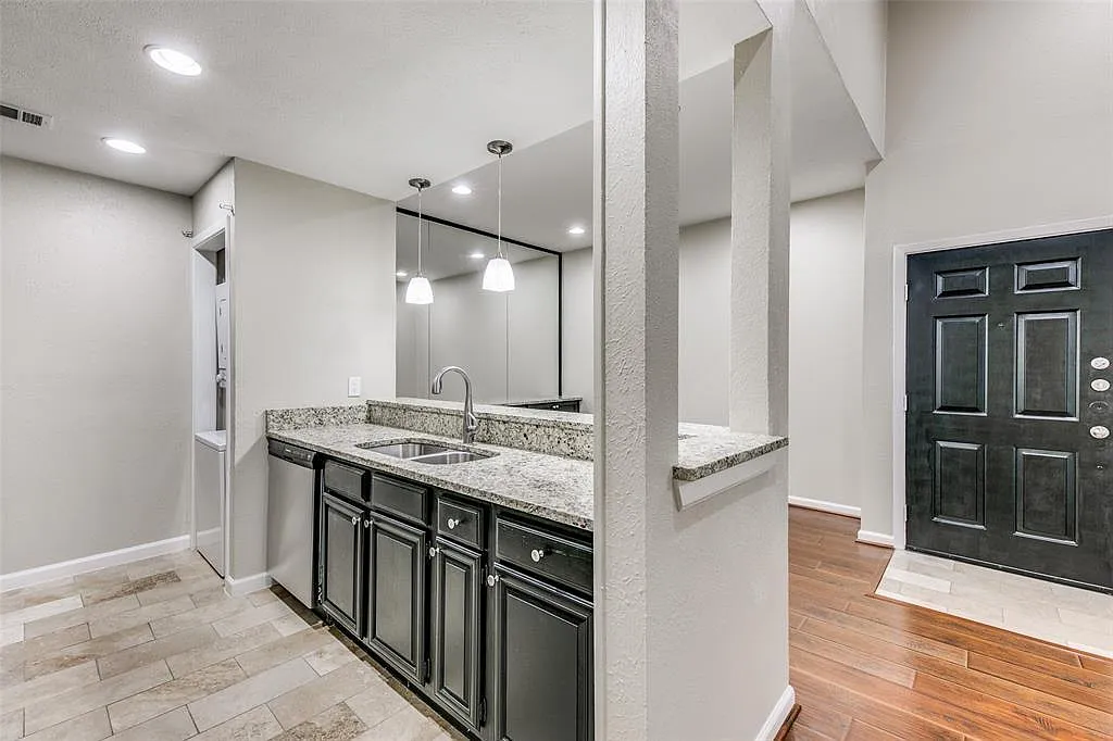 8601 Park Ln — Photo 2