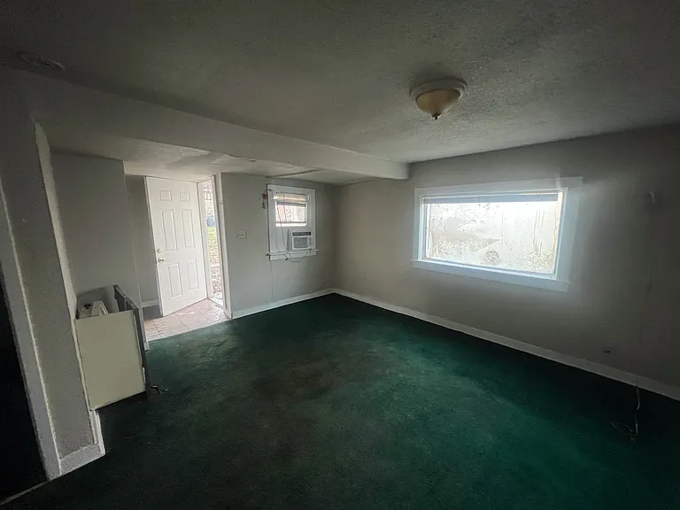 1527 E Decatur St — Photo 8