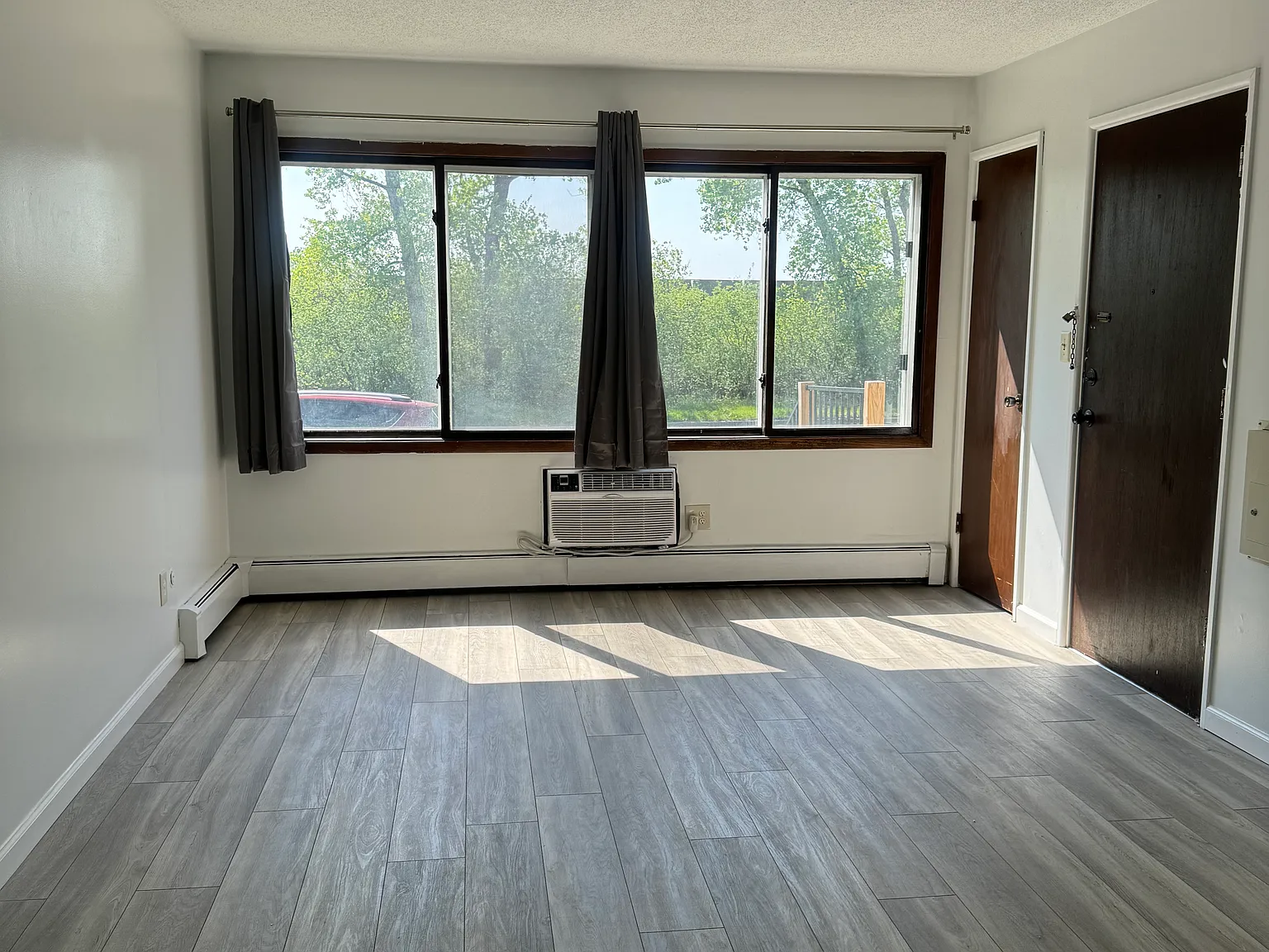 2 bed, 750 sqft, $1,400 — Photo 1