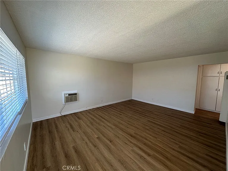 4754 Grace Ave — Photo 4