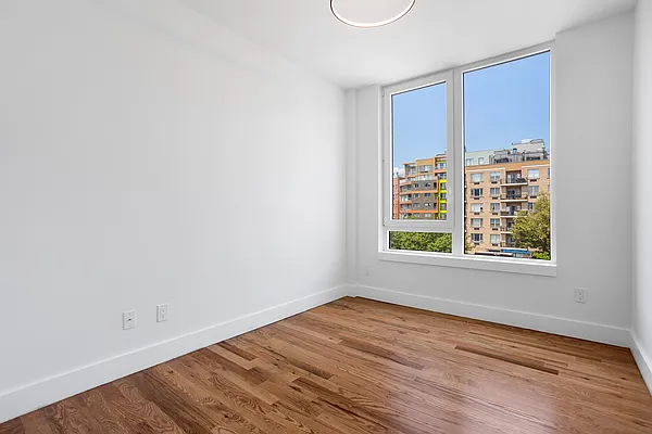 Rented by Safdie Realty Group | media 3