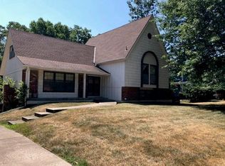 9609 Olmstead Rd, Kansas City, MO 64134